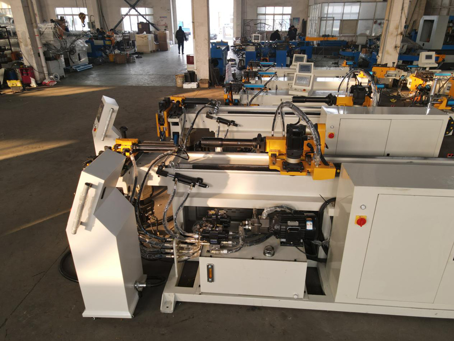 Hydraulic pipe bender