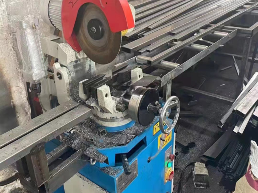 ordinary pipe cutting machine