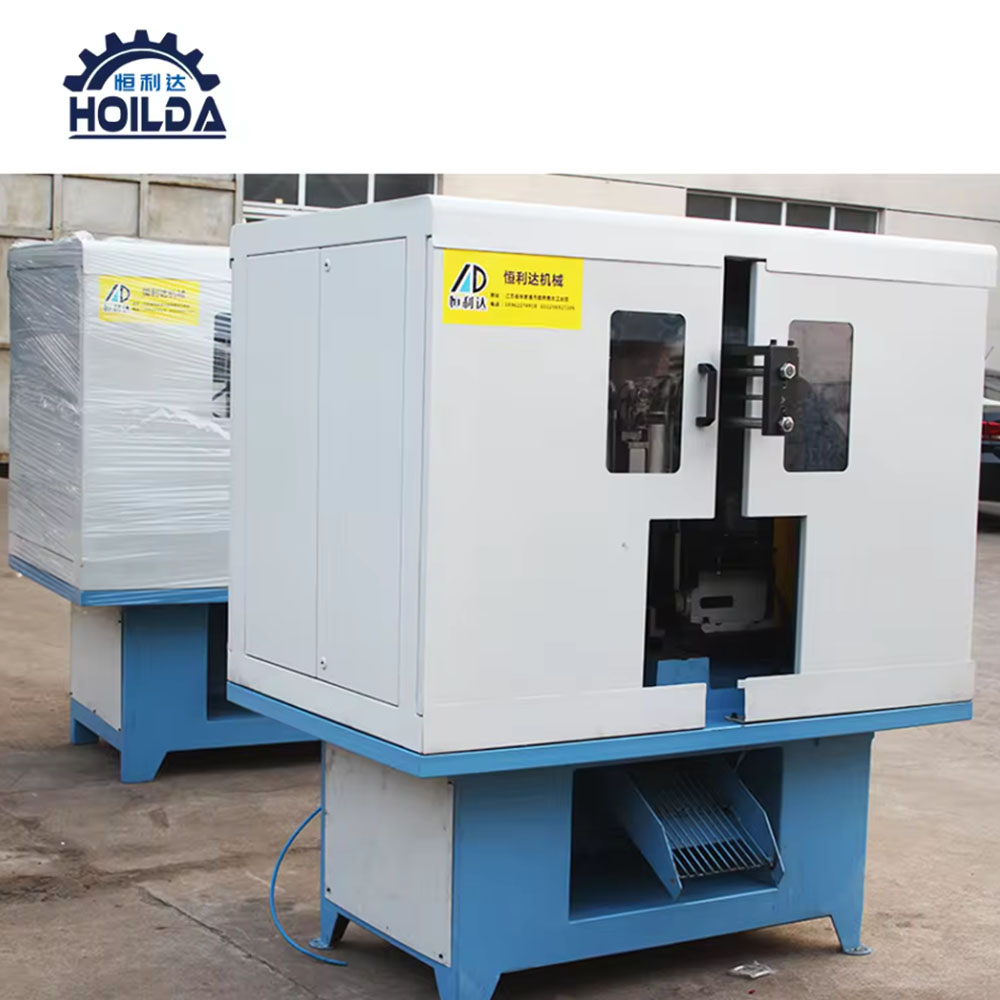 Pipe chamfering machine